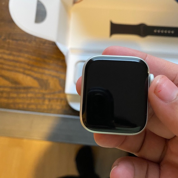 ⌚️ APPLE WATCH - Picture 2 of 3